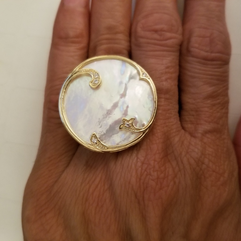 Beutiful women Gold Ring, Starilng silver, size 9.